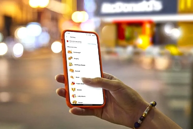 Jak płacić w McDonald's? Oto, czy akceptują BLIK i jak uniknąć problemów z płatnościami