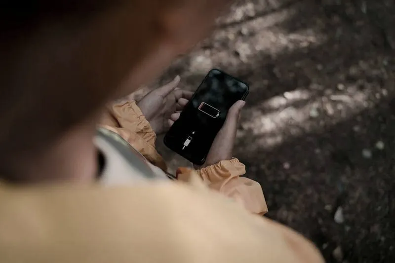 Telefon nie ładuje? Sprawdź, co możesz zrobić zanim panika przejmie kontrolę!